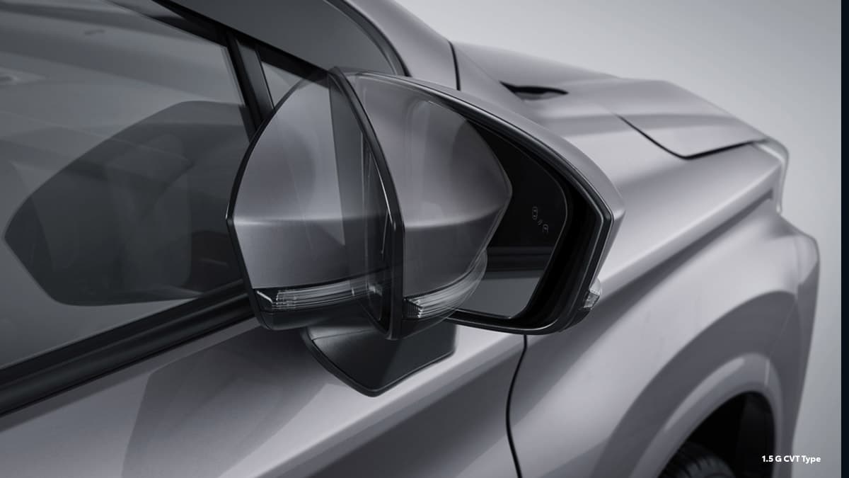 New Auto Retractable Mirror adalah kaca spion yang dapat otomatis melipat saat kendaraan dimatikan atau pada saat parkir. Fitur ini membantu menghemat ruang, melindungi spion dari kerusakan, dan meningkatkan kenyamanan serta keamanan pengemudi