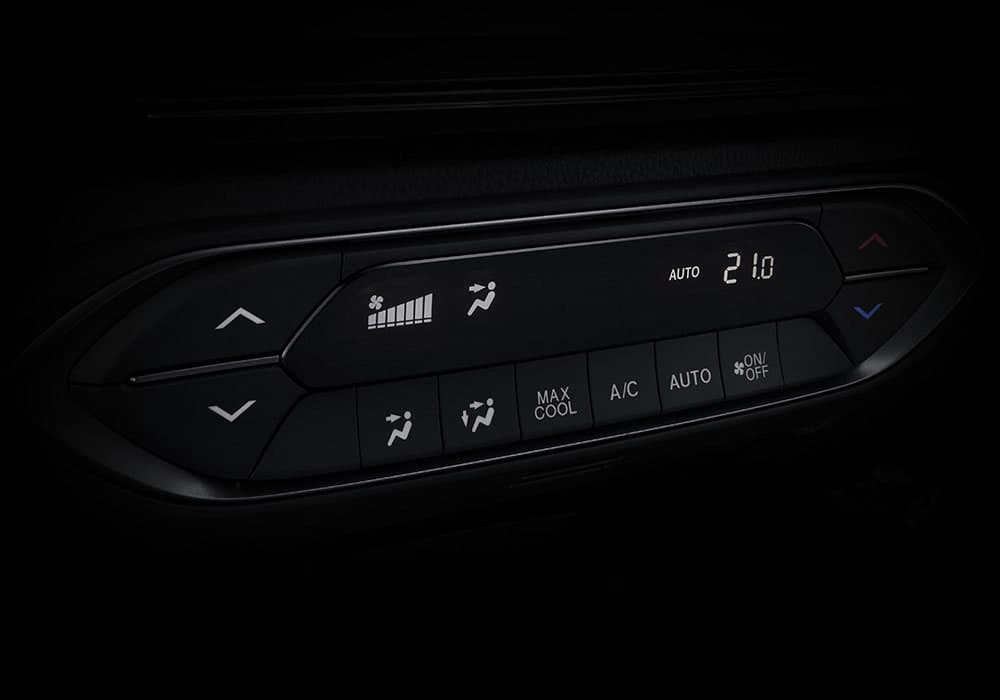 Fitur Auto AC pada panel di atas merupakan sistem pendingin udara otomatis yang mengatur suhu kabin secara mandiri.