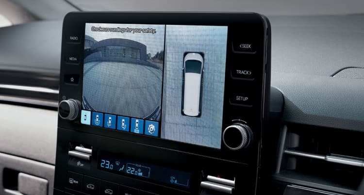 4 kamera HD terpasang di sisi depan, samping dan belakang kendaraan membuat Anda bisa melihat seluruh kondisi di sekitar mobil.