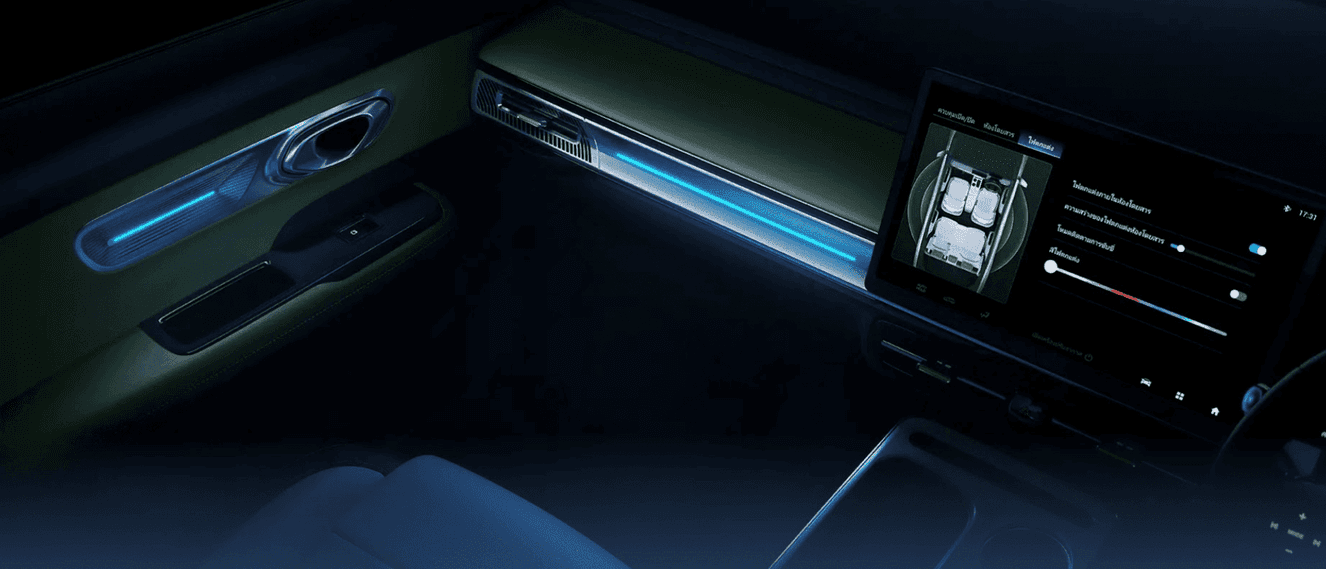Ambience light pada Aion Y Plus memberikan pencahayaan interior yang dapat diatur warnanya, menghadirkan suasana kabin yang lebih modern, stylish, dan nyaman terutama saat berkendara di malam hari.