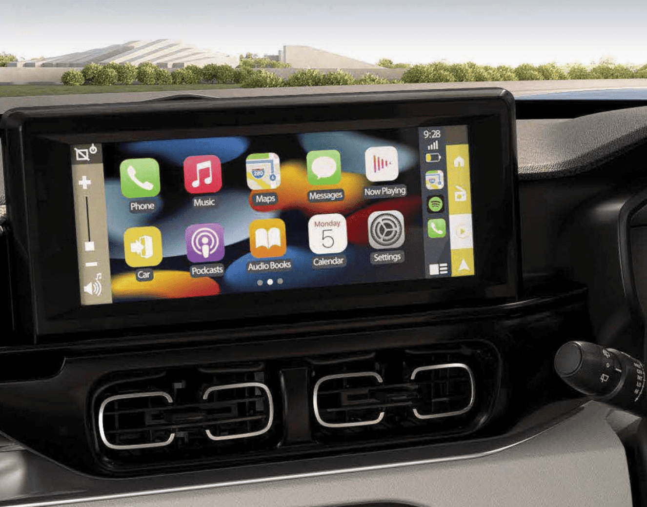 Layar sentuh 26cm yang memanfaatkan fungsi smartphone apple carplay dan android auto