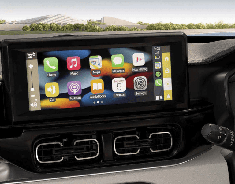 Layar sentuh 26cm yang memanfaatkan fungsi smartphone apple carplay dan android auto