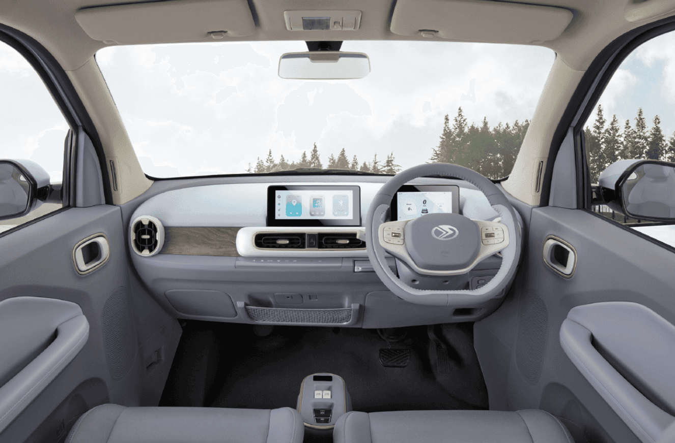 Tampilan kabin dengan desain bersih dan modern, dilengkapi layar digital terintegrasi, setir ergonomis, serta tata letak yang nyaman untuk mendukung pengalaman berkendara yang praktis dan menyenangkan.
Foto 2
