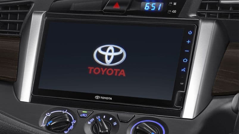 Head unit layar sentuh 8 inci yang responsif dengan fitur konektivitas lengkap. Memberikan hiburan berkualitas tinggi bagi seluruh penumpang untuk pengalaman berkendara yang lebih menyenangkan dan modern di setiap perjalanan.
