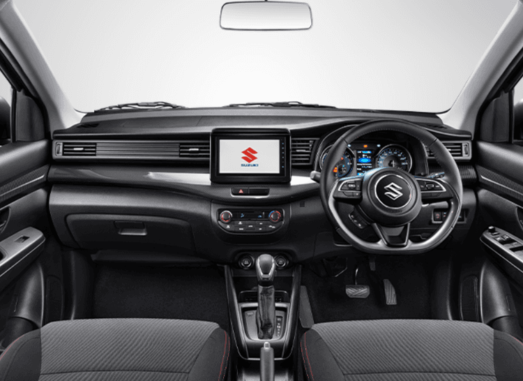 Interior All New Ertiga Cruise tampil elegan dengan kabin dominan hitam yang sporty. Dilengkapi aksen charcoal, panel instrumen berdesain modern, head unit 8 inci, ventilasi AC belakang, serta ruang kabin lega yang nyaman untuk 7 penumpang.