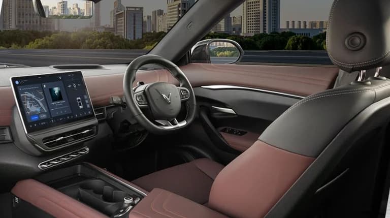 Enjoy elegance, comfort, and innovation at a competitive price with the VF 7. It’s not just a car, it’s an exceptional driving experience that goes beyond expectations without exceeding your budget.