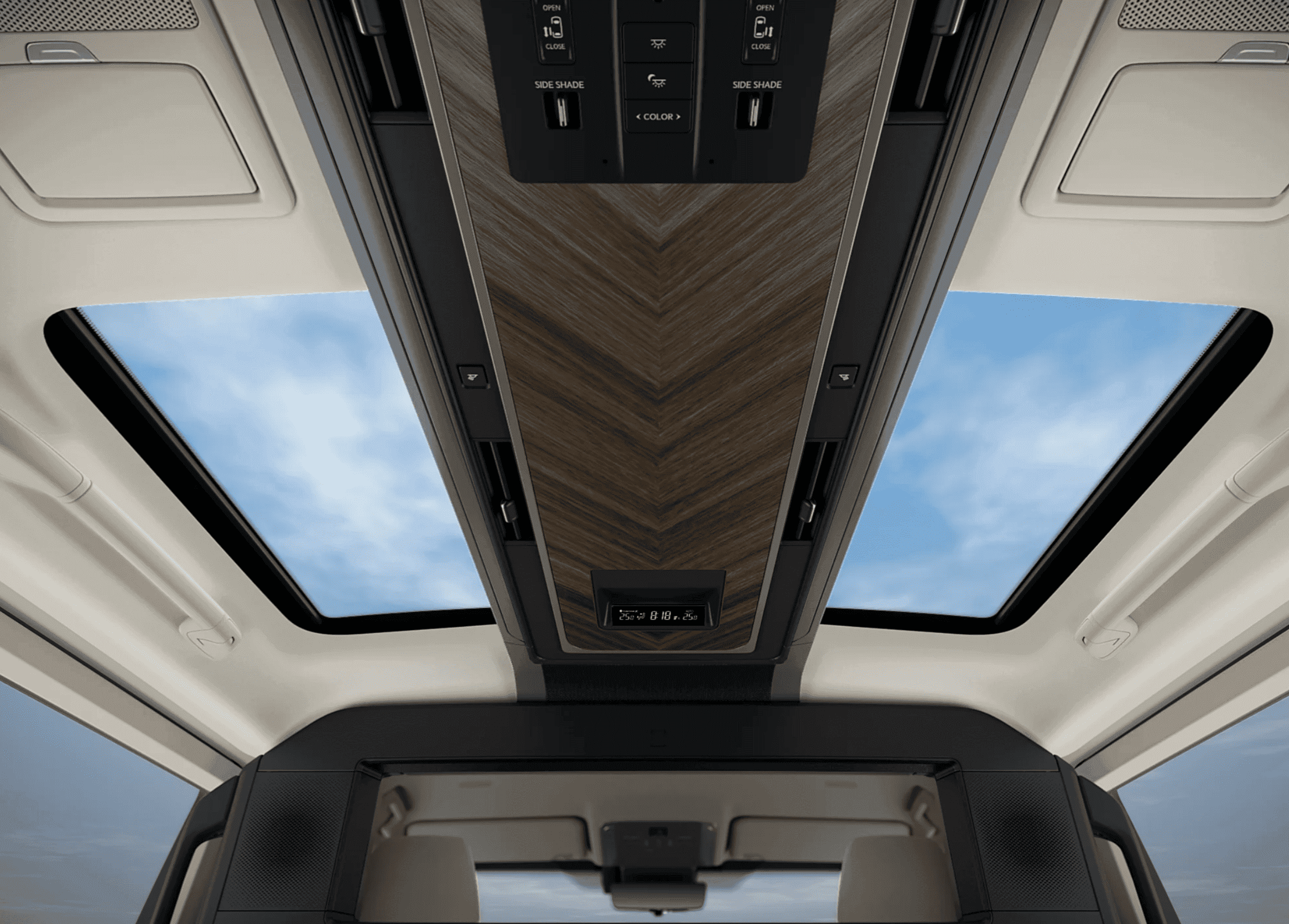 Tampilan atap kaca panoramik Lexus LM dengan panel kontrol terintegrasi. Cahaya alami masuk maksimal. Kabin terasa lega, terang, dan premium.