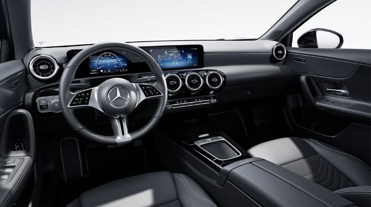 Interior Mercedes-Benz EQB 250+ Progressive Line menyuguhkan kemewahan futuristik dengan Widescreen Cockpit digital dan aksen turbin pada ventilasi AC. Kabinnya luas, ergonomis, dan menggunakan material premium untuk kenyamanan maksimal keluarga.