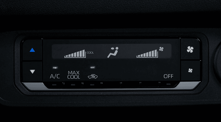 Toyota Agya dilengkapi panel AC digital yang mudah digunakan. Tersedia fitur Max Cool untuk mendinginkan kabin lebih cepat serta pengaturan arah dan kecepatan kipas yang praktis.