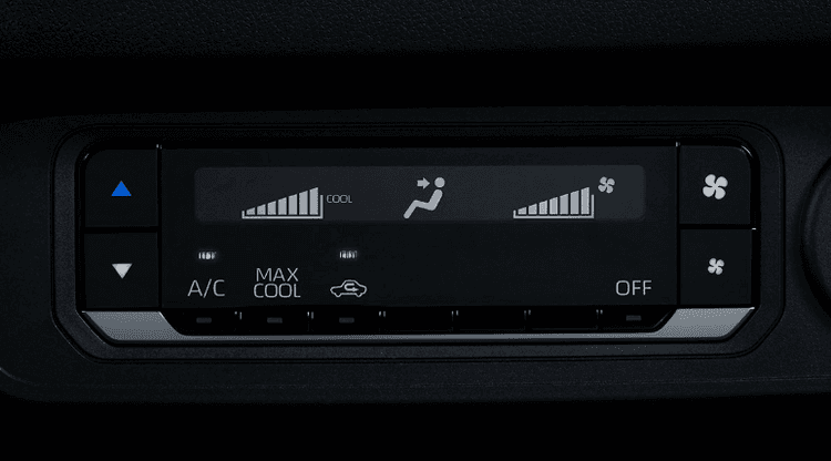 Toyota Agya dilengkapi panel AC digital yang mudah digunakan. Tersedia fitur Max Cool untuk mendinginkan kabin lebih cepat serta pengaturan arah dan kecepatan kipas yang praktis.