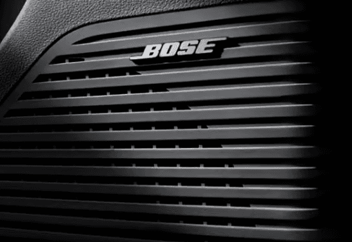 Sistem audio BOSE hadir dengan kualitas suara jernih dan bass kuat. Memberi pengalaman hiburan lebih maksimal di setiap perjalanan.