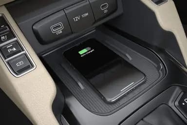 fitur canggih yang memungkinkan pengisian daya perangkat elektronik, seperti smartphone, tanpa menggunakan kabel.